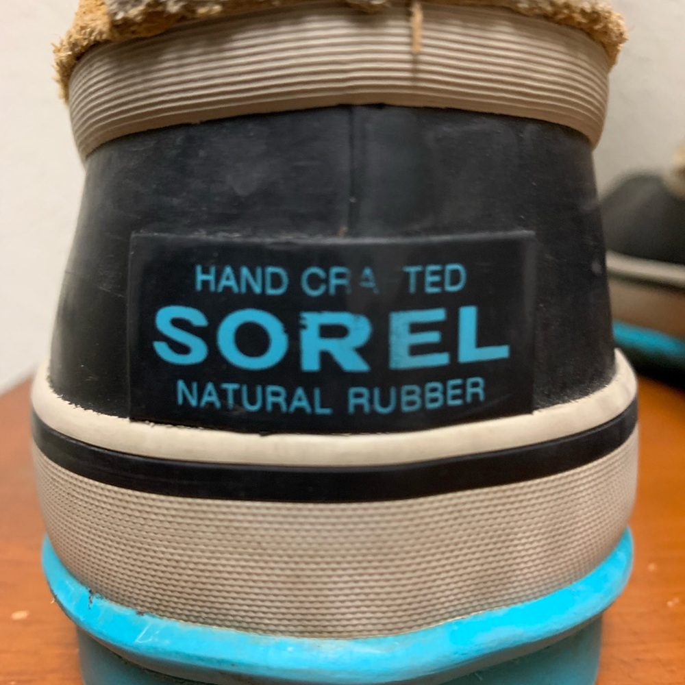 Sorel Women's Tan, Black & Turquoise Lace-Up Winter Boots with Faux Fur. - Picture 5 of 8